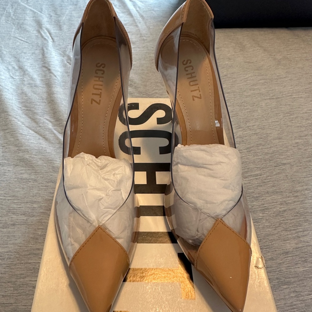 SCHUTZ Tan Heels Elegant Design
